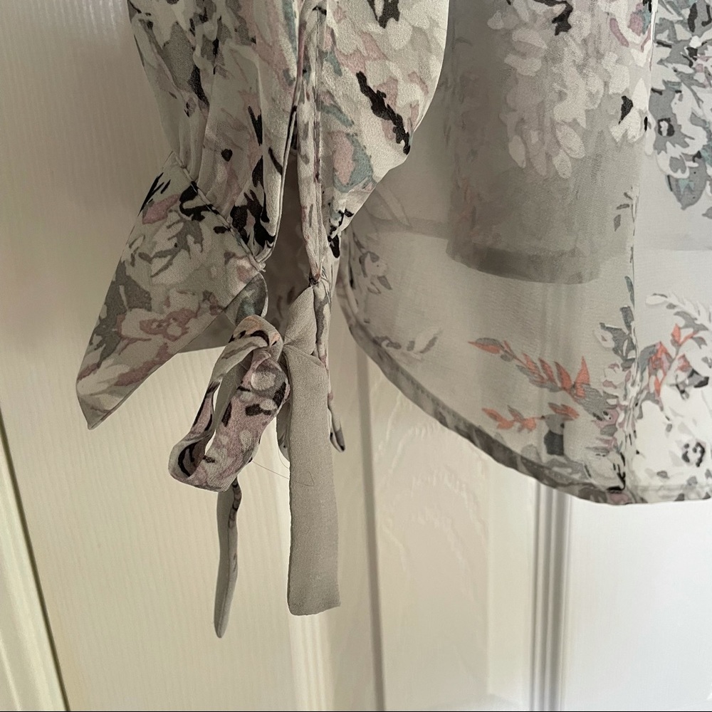 RW&Co Floral Sheer Long Sleeve Blouse Size Medium - Picture 3 of 4